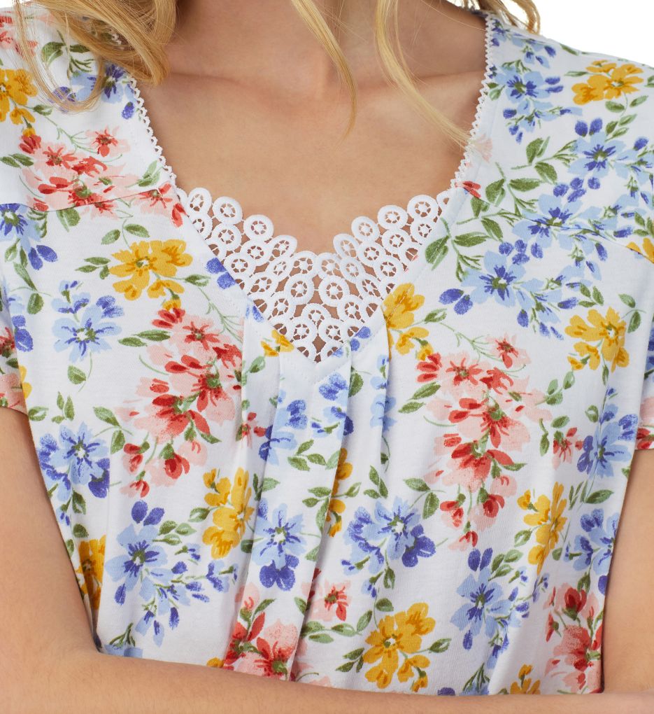 collar detail