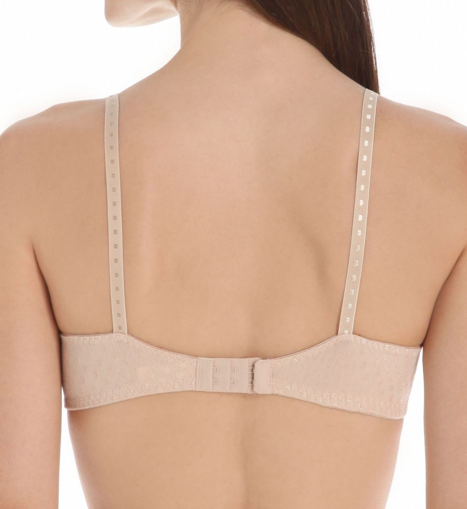 Collection Douceur, SS 2023 - Molded light padded cup bra