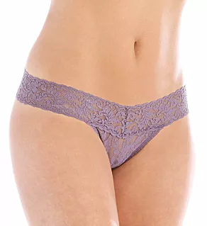 Signature Lace Low Rise Thong Dusk O/S