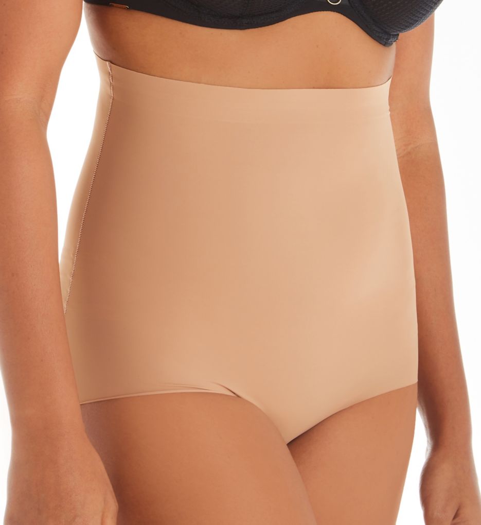 Women's Magic Bodyfashion 40CT Seamless Comfort Shaping Thong (Latte L) 