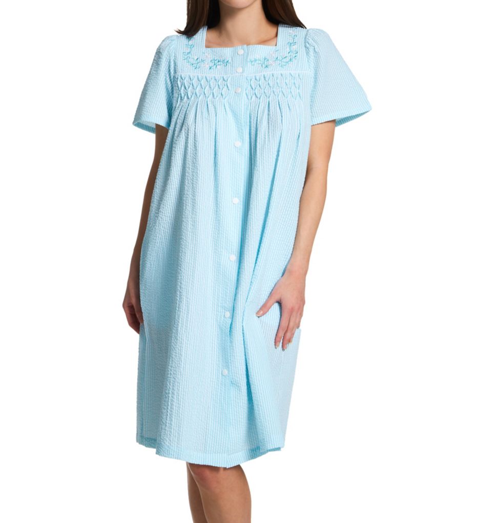 Seersucker Short Sleeve Short Snap Front Robe