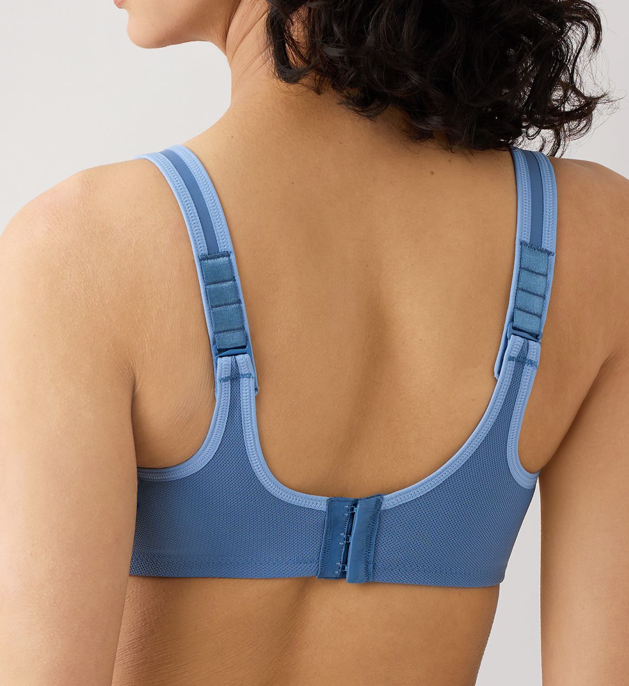 Wacoal Simone Underwire Sports Bra Blue Horizon 32G  - Image 2